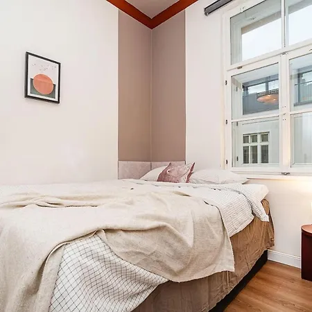Charming, Modern, 1-bed Flat By Museum Of * Praha